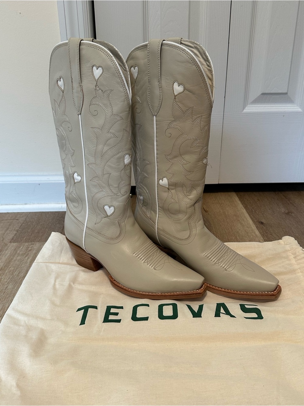 NWOT Tecovas Annie Tall Boots with Hearts Ivory 🤍